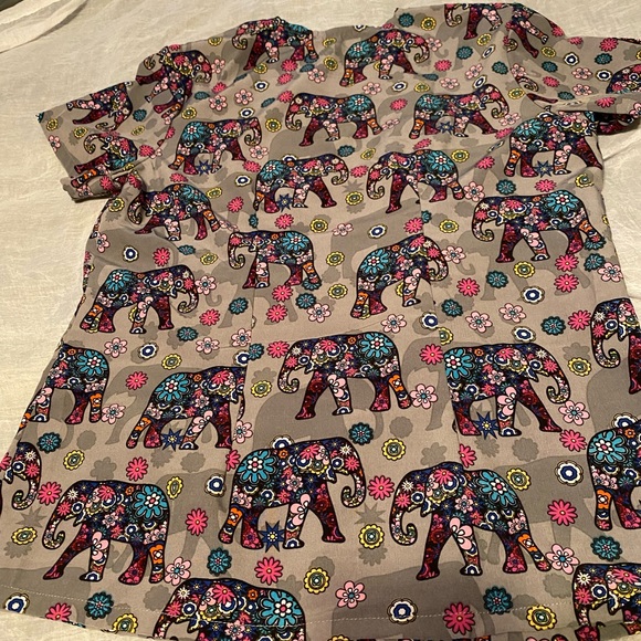 Colorful elephant scrub top - Picture 2 of 3